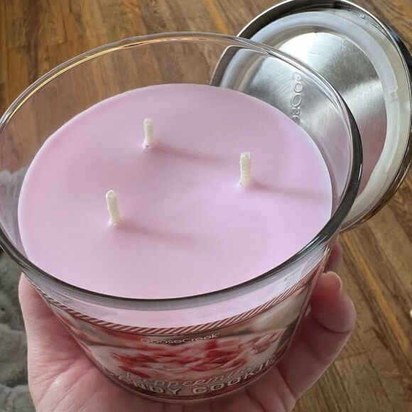 Goose Creek Holiday Series 3 Wick Candle Peppermint Candy Cookie - Picture 4 of 6